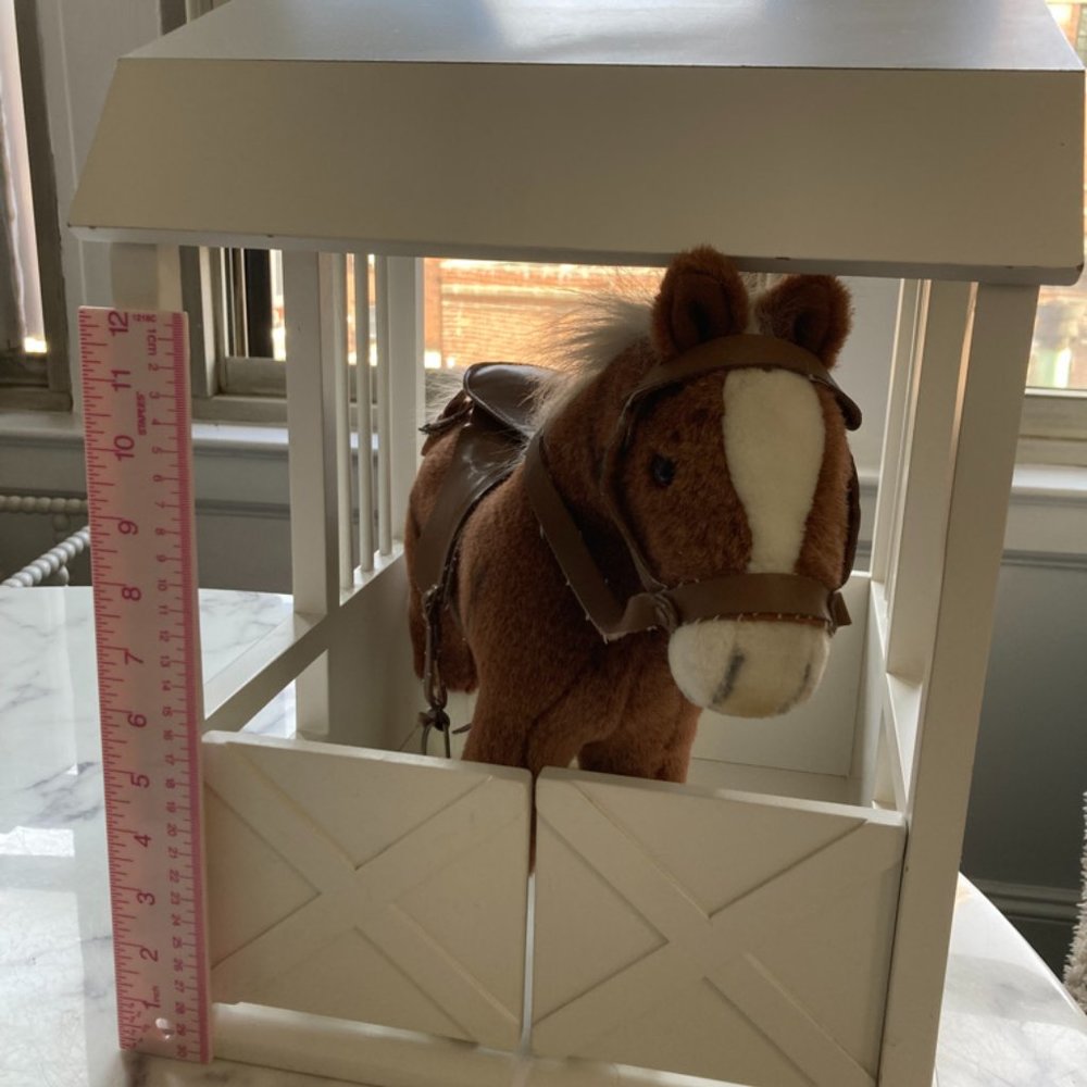 American Girl Stable & Horse